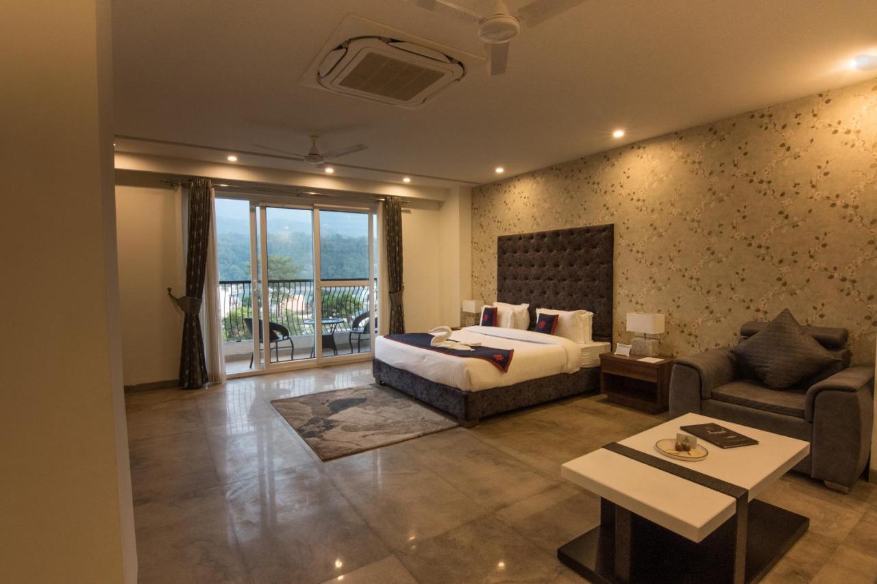 Holywater Hotel By Ganga Kinare #150 Mts From Ganga Ghat Rishīkesh Esterno foto